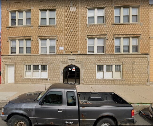 Foto del edificio - 2043 N Cicero Ave