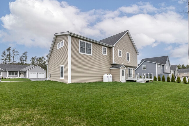 Building Photo - 11 Dylan Dr