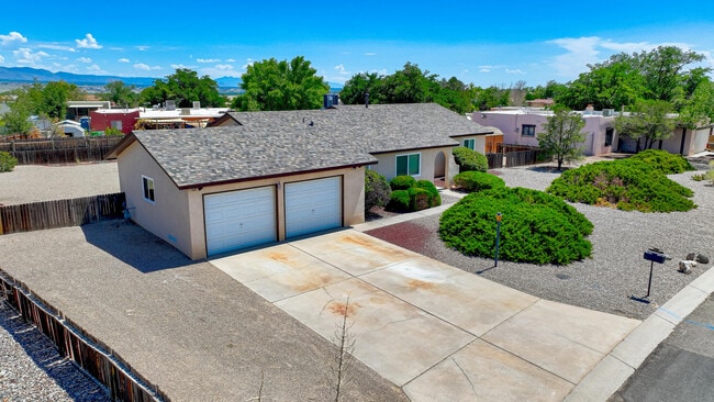 Building Photo - 204 Veja Baja Dr SE