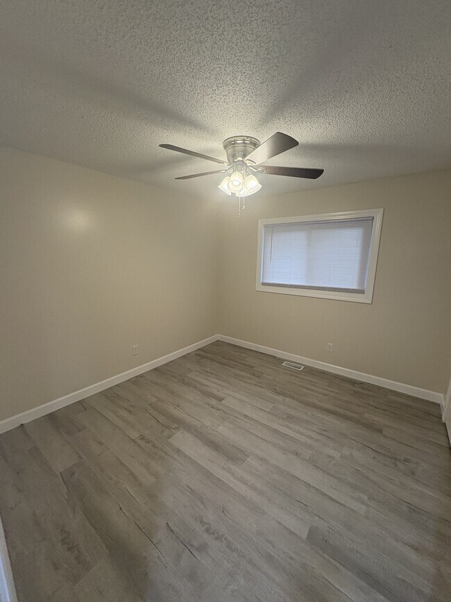 Foto del edificio - 2420 Wakefield Dr