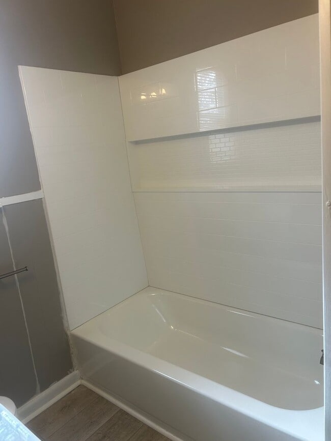 Foto del edificio - 405 Lindenhurst Dr