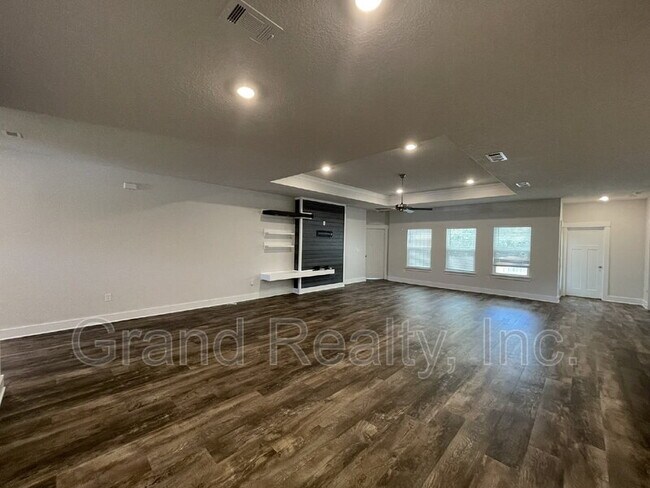 Building Photo - 1367 Sea Grv Ct