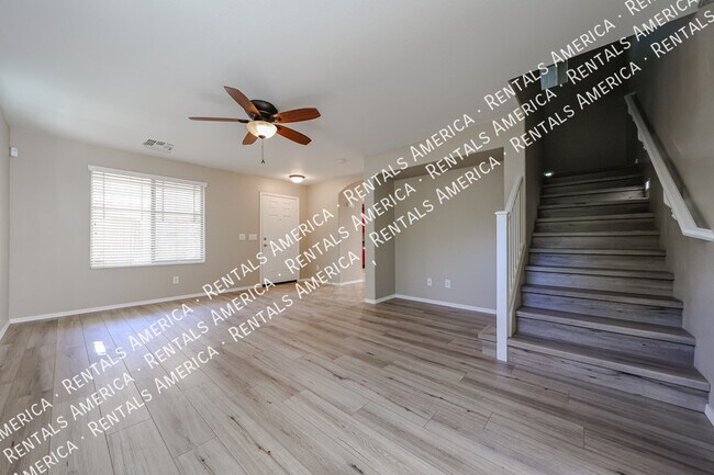 Foto del edificio - 2472 E Boston St