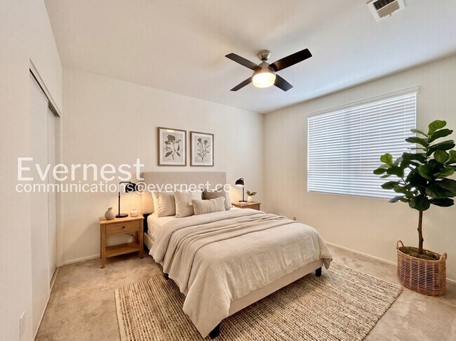 Foto del edificio - 2 Bed, 2 Bath Condo with Detached Garage / Pet-Friendly / Vouchers Accepted / Available Soon!