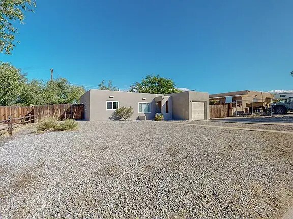 Building Photo - 8817 Candelaria Rd NE