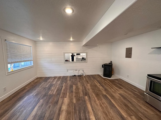 Building Photo - 1302 Sunrise Ln