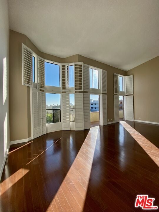 Building Photo - 2332 Fox Hills Dr