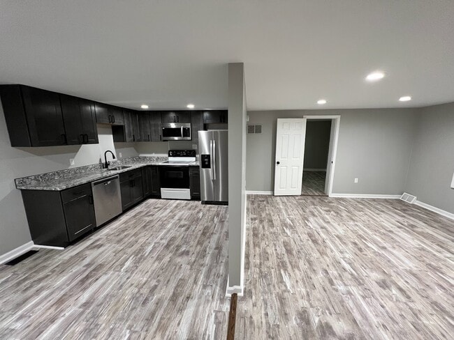 Building Photo - 321 George St