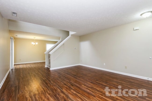 Building Photo - 607 Mountain Pine Dr