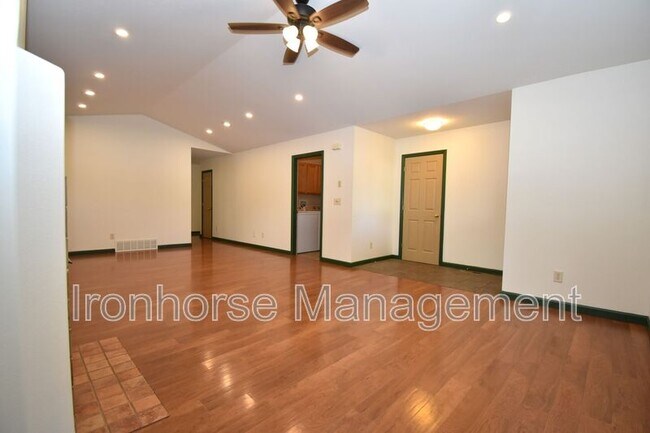 Foto del edificio - 502 Sanders Ave