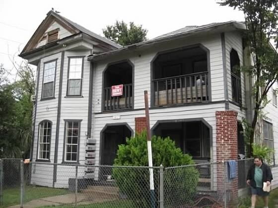 Primary Photo - Chestnut 6-Plex