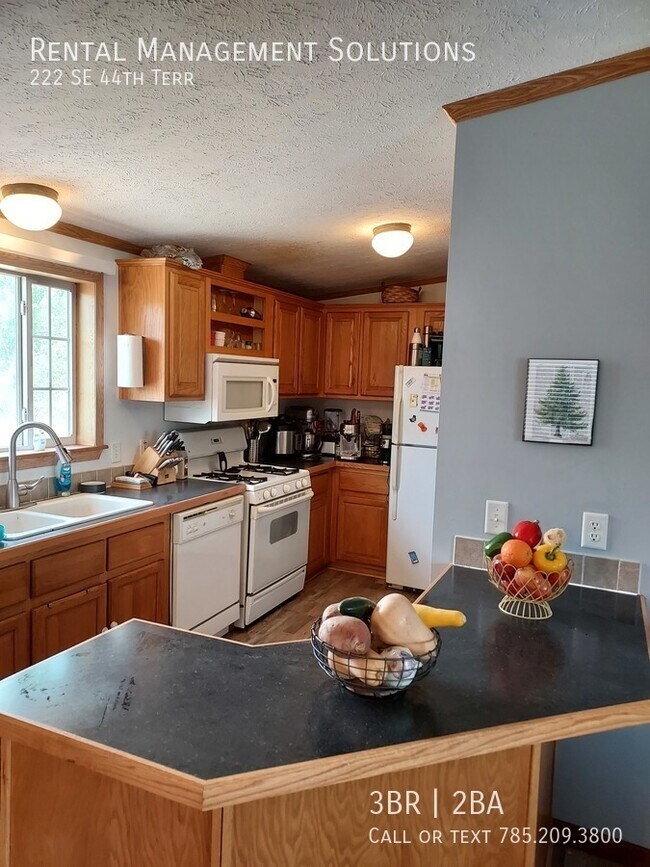 Building Photo - 222 SE 44th Terrace- 3 BED/2 BATH