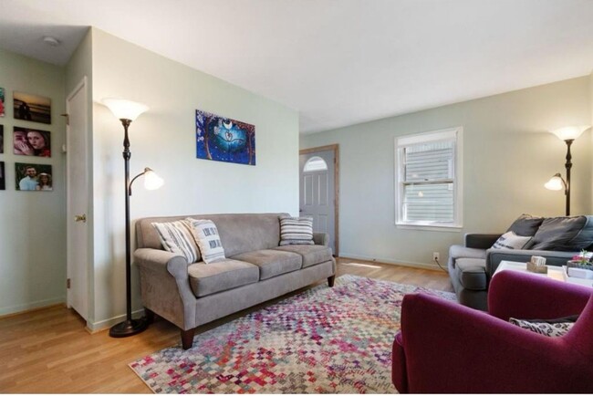 Foto del edificio - Gorgeous 4BR/2BA Home with Finished Lower ...