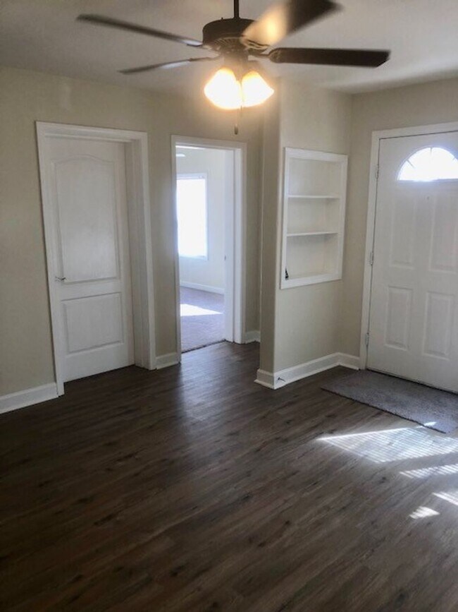 Building Photo - Nice Newly Renovated Home in Pearl!!!