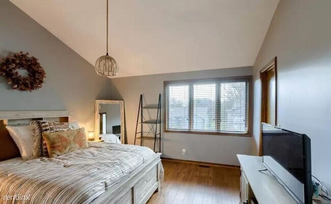 Building Photo - 2 br, 3 bath House - 12916 S 28th Ave