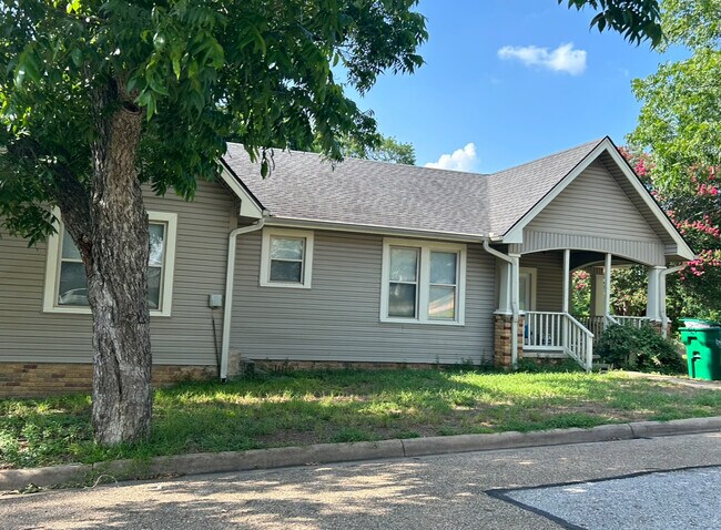 Side entrance - 1610 S Austin St