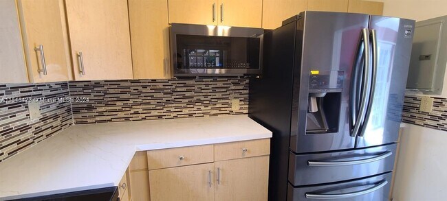 Foto del edificio - 340 NW 151st St