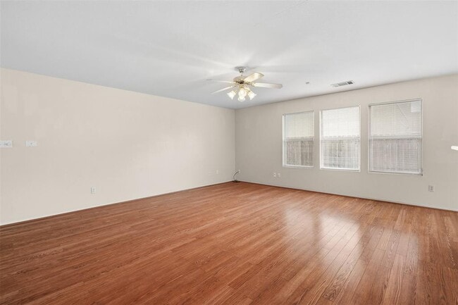 Building Photo - 700 Riverway Ln