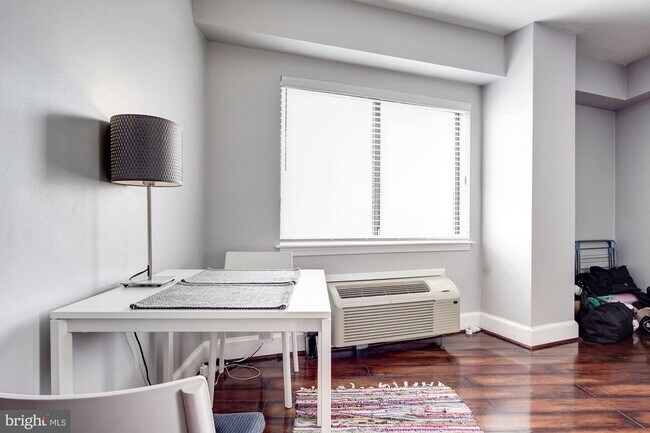 Foto del edificio - 1825 T St NW