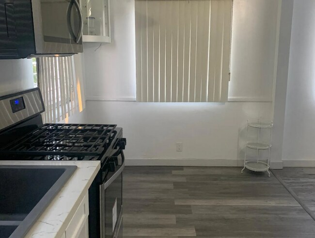 Foto del edificio - 1657 Colby Ave