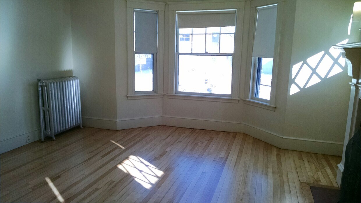 Primary Photo - 364 Deering Ave