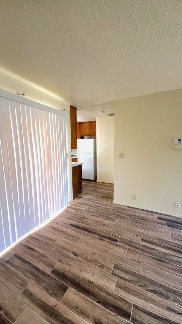 Building Photo - SUPER CUTE 1 BEDROOM SEQUOIA VILLAS APARTMENTS