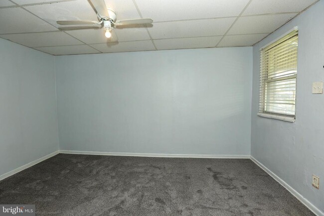 Foto del edificio - 1024 Burnside Rd