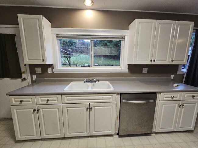 Photo du bâtiment - 34126 George Ferguson Way