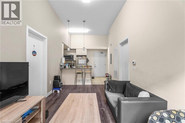 Building Photo - 251 Hemlock St