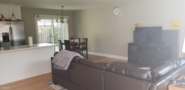 Building Photo - 1 br, 1 bath House - 710 Golden Oak Drive