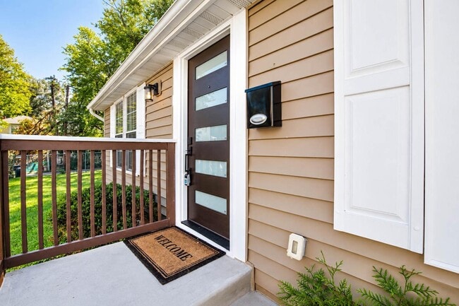 Building Photo - Bright & Comfortable Home in DC