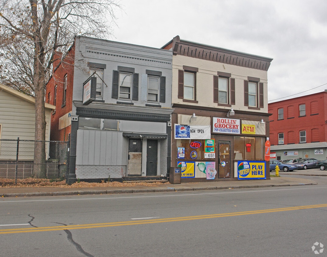 Primary Photo - 411 Lyell Ave