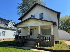 Building Photo - 943 Moore St
