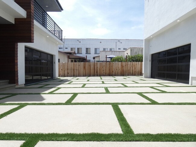 Building Photo - 5346 Lexington Ave