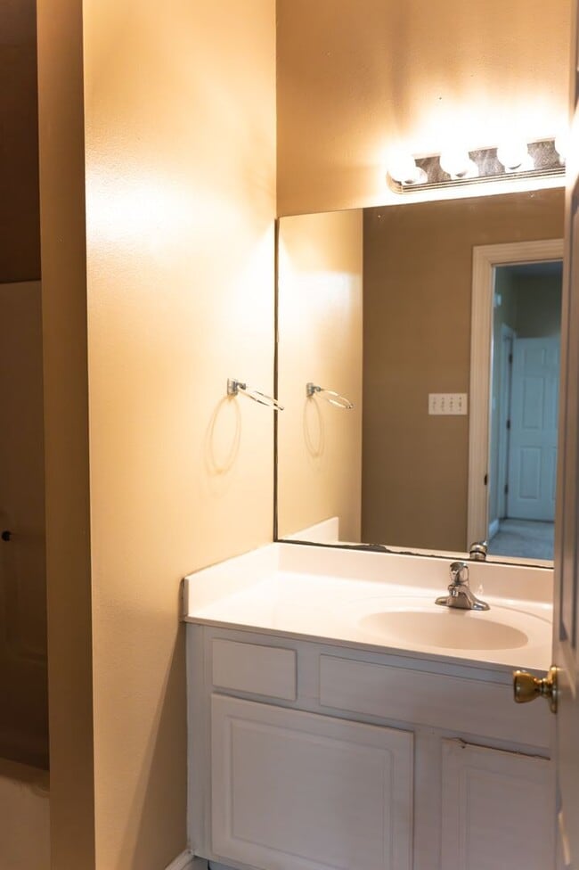 Foto del edificio - 2 bedrooms and 2 bathrooms condo with washer/dryer