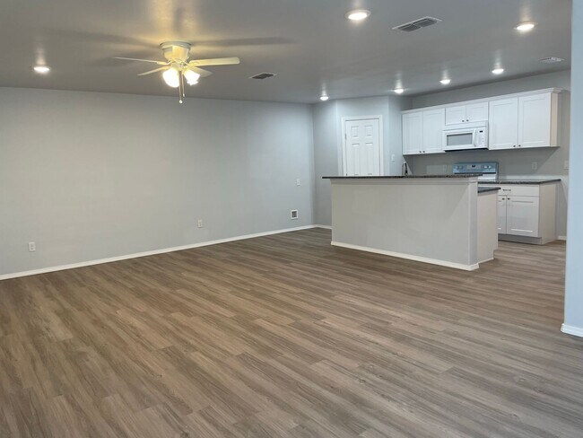 Building Photo - 5509 Kemper St