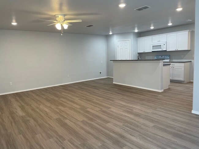 Building Photo - AUGUST PRE-LEASE! Recently Built 3/2/2 Duplex in Northwest Lubbock