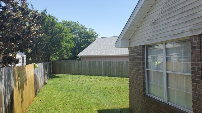 Side Yard Right - 355 Currant Trce