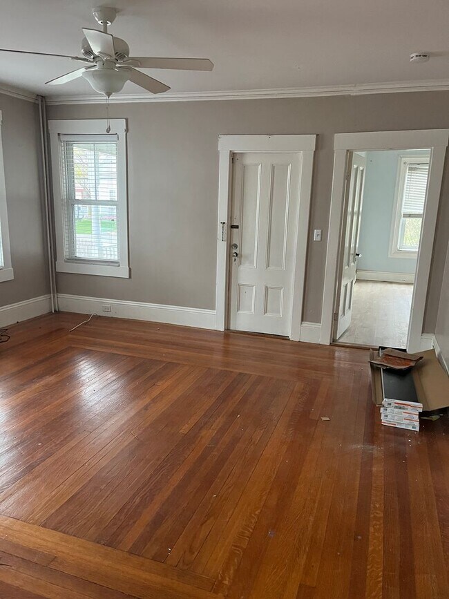 Foto del edificio - Sunny 2 Br / 1 BA Apartment in quiet area of Middleboro