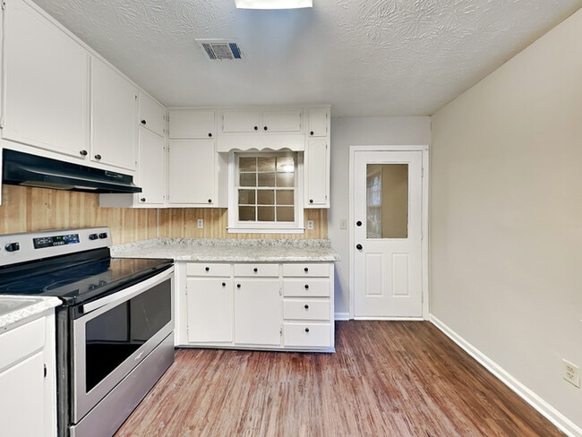 Foto del edificio - 452 Charleston Ln
