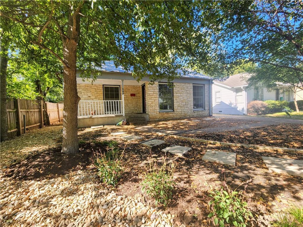 Primary Photo - 407 Zennia St