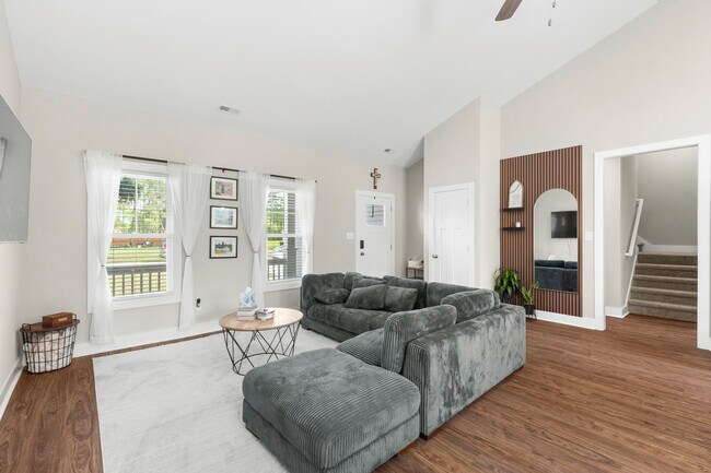 Foto del edificio - 306 E Theriault Ct