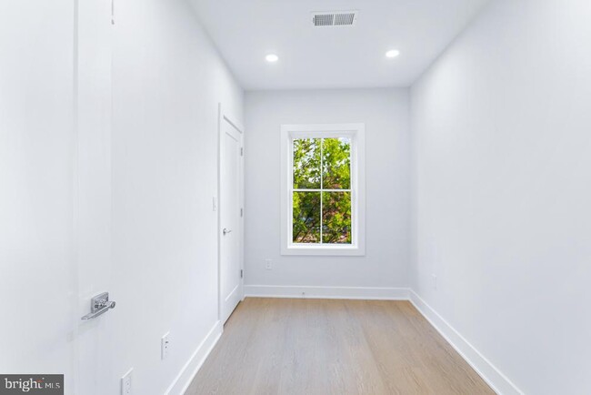 Building Photo - 1109 Fern St NW