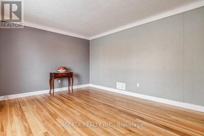 Building Photo - 88 Meadowlands Dr W