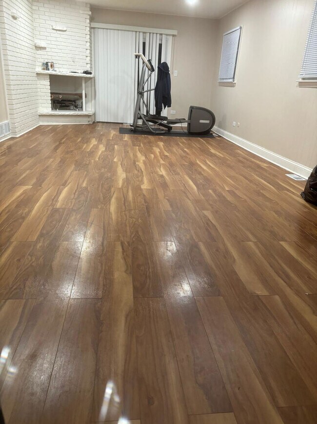 Foto del edificio - 3925 Dempster St