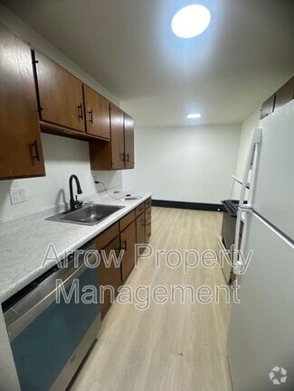 Building Photo - 215 E Arbor Ave