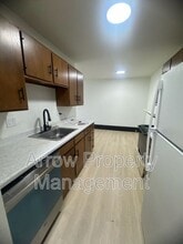 Building Photo - 215 E Arbor Ave