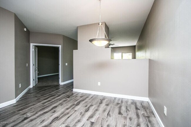 Building Photo - Stunning 2 bedroom Condo