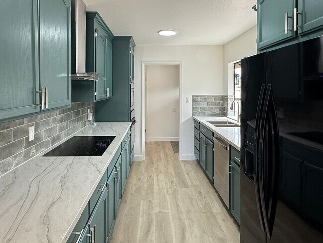 Foto del edificio - Bright & Updated 3 Bedroom 2 Bath Single Family Home in Santa Clara