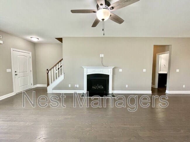 Foto del edificio - 385 Falls Creek Dr